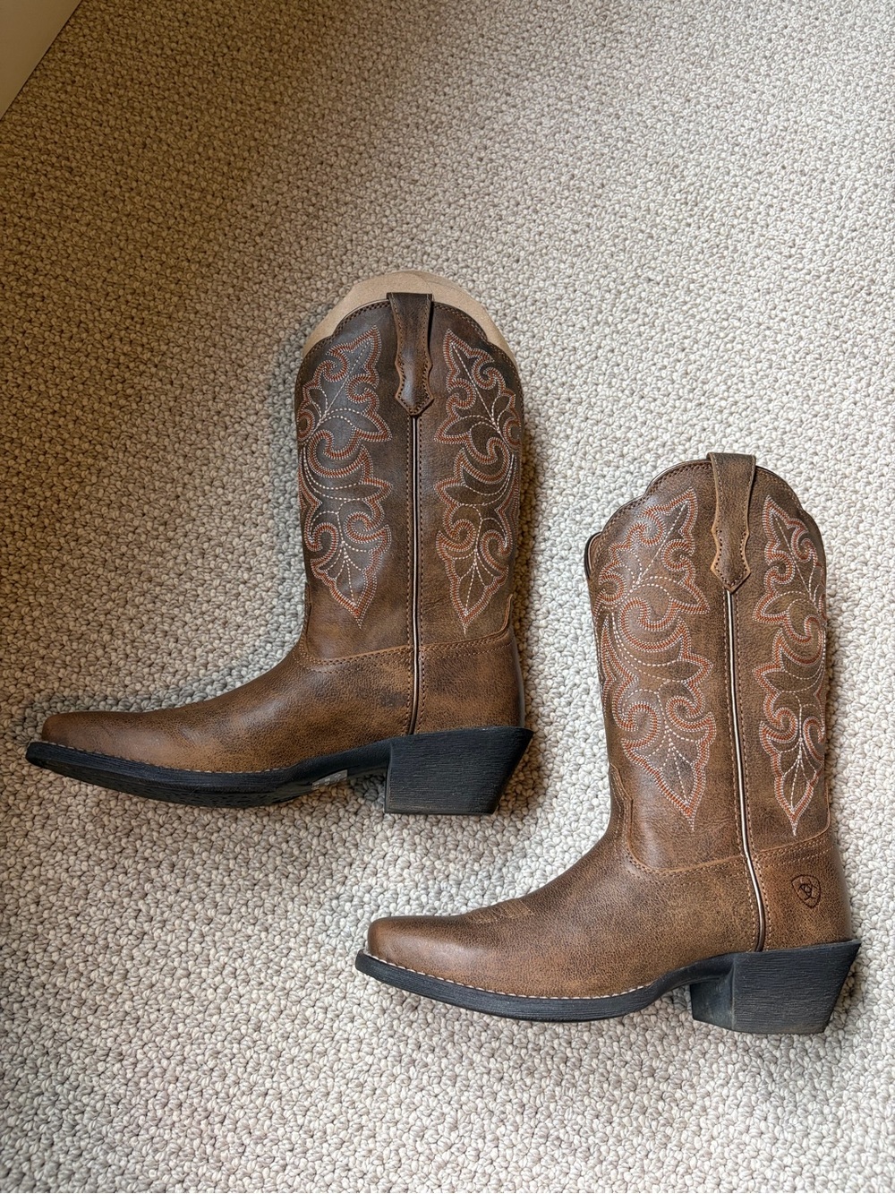 Ariat Round Up Square Toe Western Boot: worn once - Picture 2 of 10